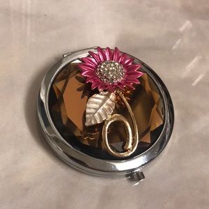 Super Cute Hand Held Mirror!✨